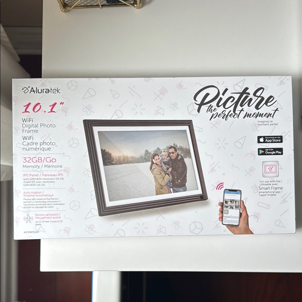 Aluratek WiFi Digital Photo Frame with Touchscreen IPS LCD Display and 32GB